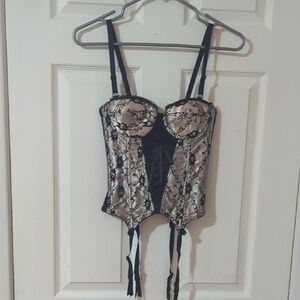 LACE CORSET
